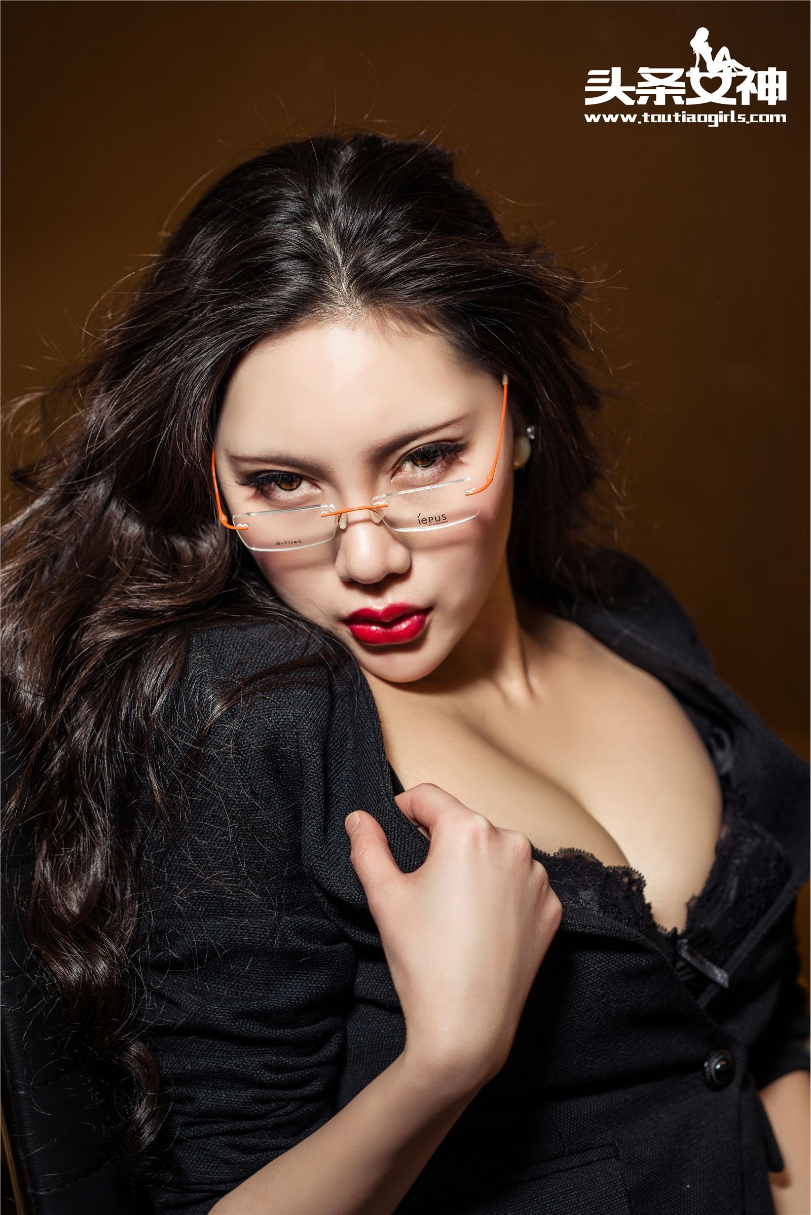 [Toutiaogirls]头条女神 2016.05.06 妖冶美艳OL 米娅